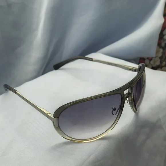 Theory Sunglasses Gray & Black In Excellent Condition